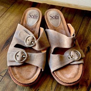 Like new sofft light tan suede sandals